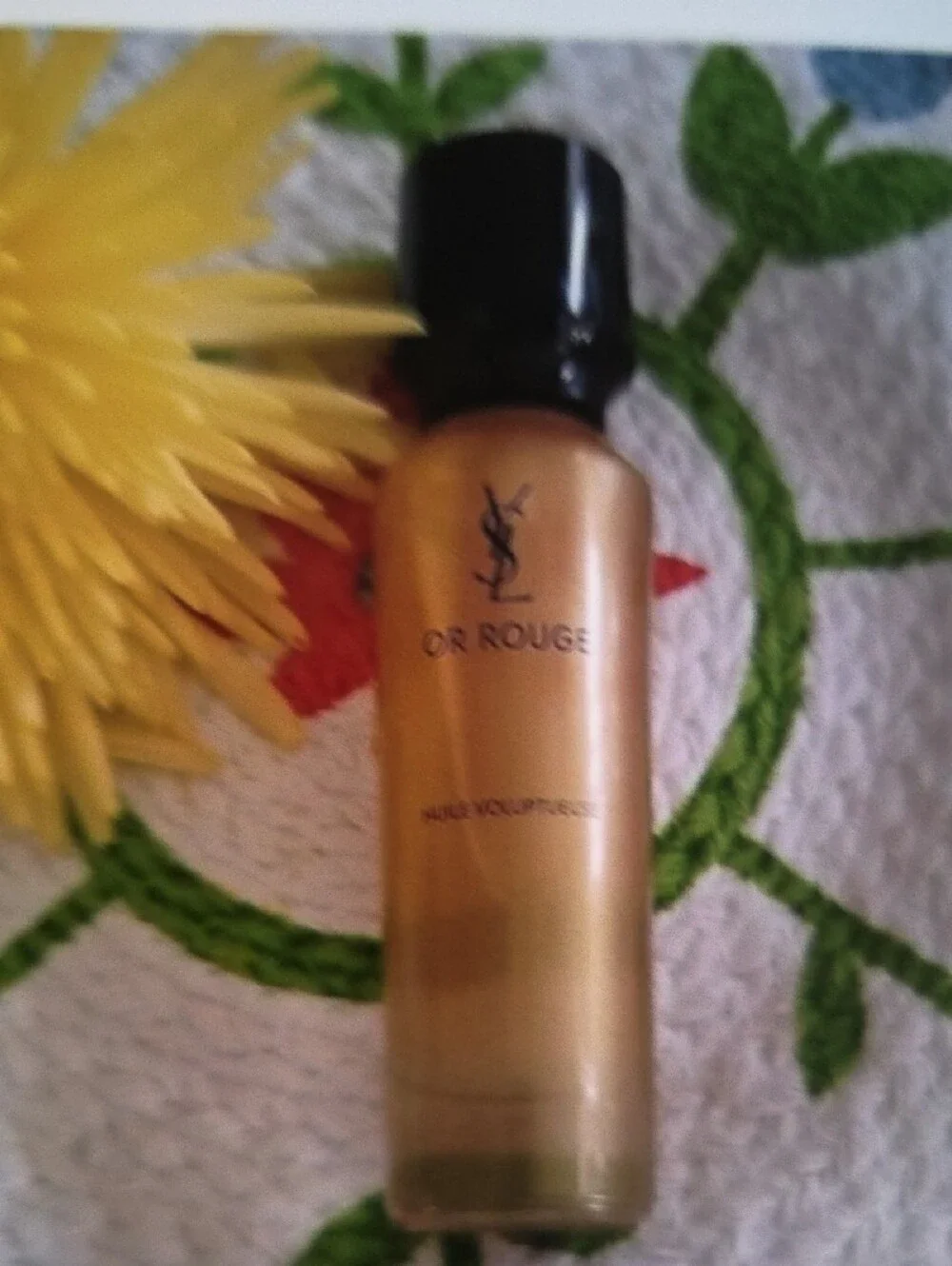 Yves Saint Laurent Liquid Highlighter in Metallic Gold